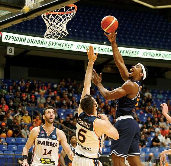 מיינסי עולה גבוה // צילום: אלן שיבר