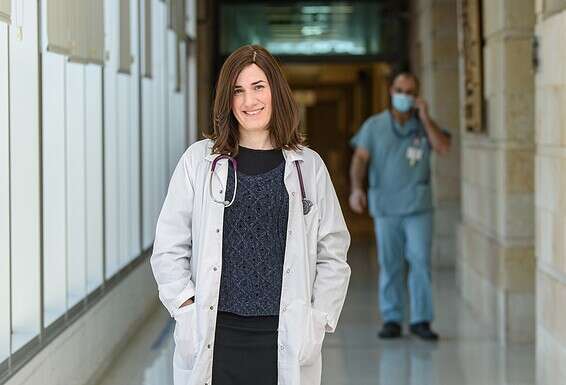 "בשכבה של שנת הלימוד שלי אני חרדית יחידה, וגאה בטירוף להיות החלוצה". חדווה הרשטיין // צילום: אייל מרגולין - ג'יני