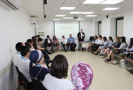 "אתגר גדול, רצוף מהמורות". מפגש של משתתפי תוכנית לימודי הרפואה בקרן קמ"ח