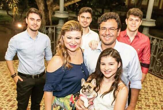 בברזיל, עם הוריו, ולדיה ז"ל וסטנלי ז"ל, ואחיו, רובן, סטנלי ג'וניור וולנטינה. "הייתי בהלם מוחלט"