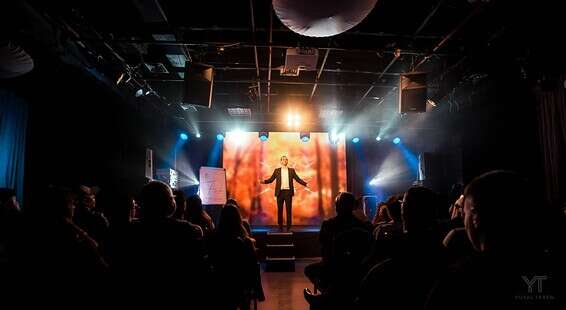 טרן בהופעה // צילום: ניקיטה שלאומוב