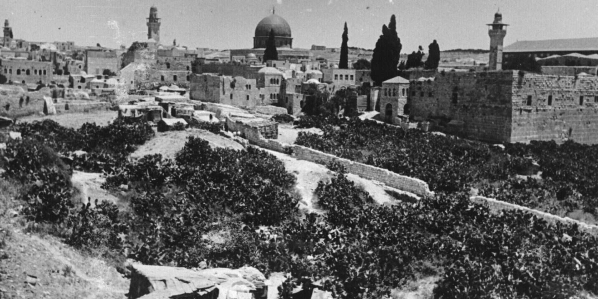הר הבית ושכונת המוגרבים, 1930 // צילום: ארכיון הצילומים של קק"ל , 
