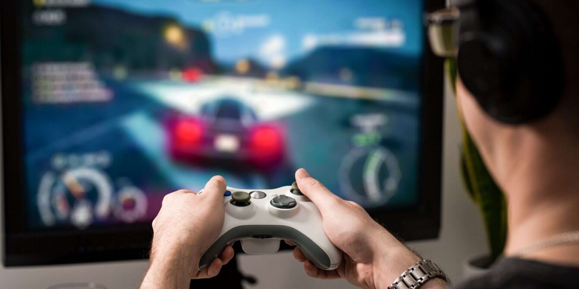  , 