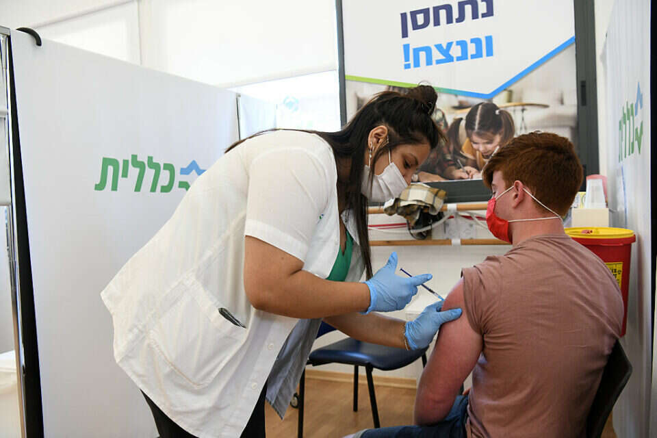 ילד מקבל חיסון לקורונה // צילום: יוסי זליגר ,