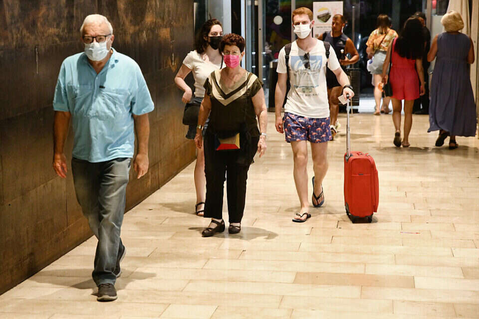 שוב עם מסכות , יהושע יוסף