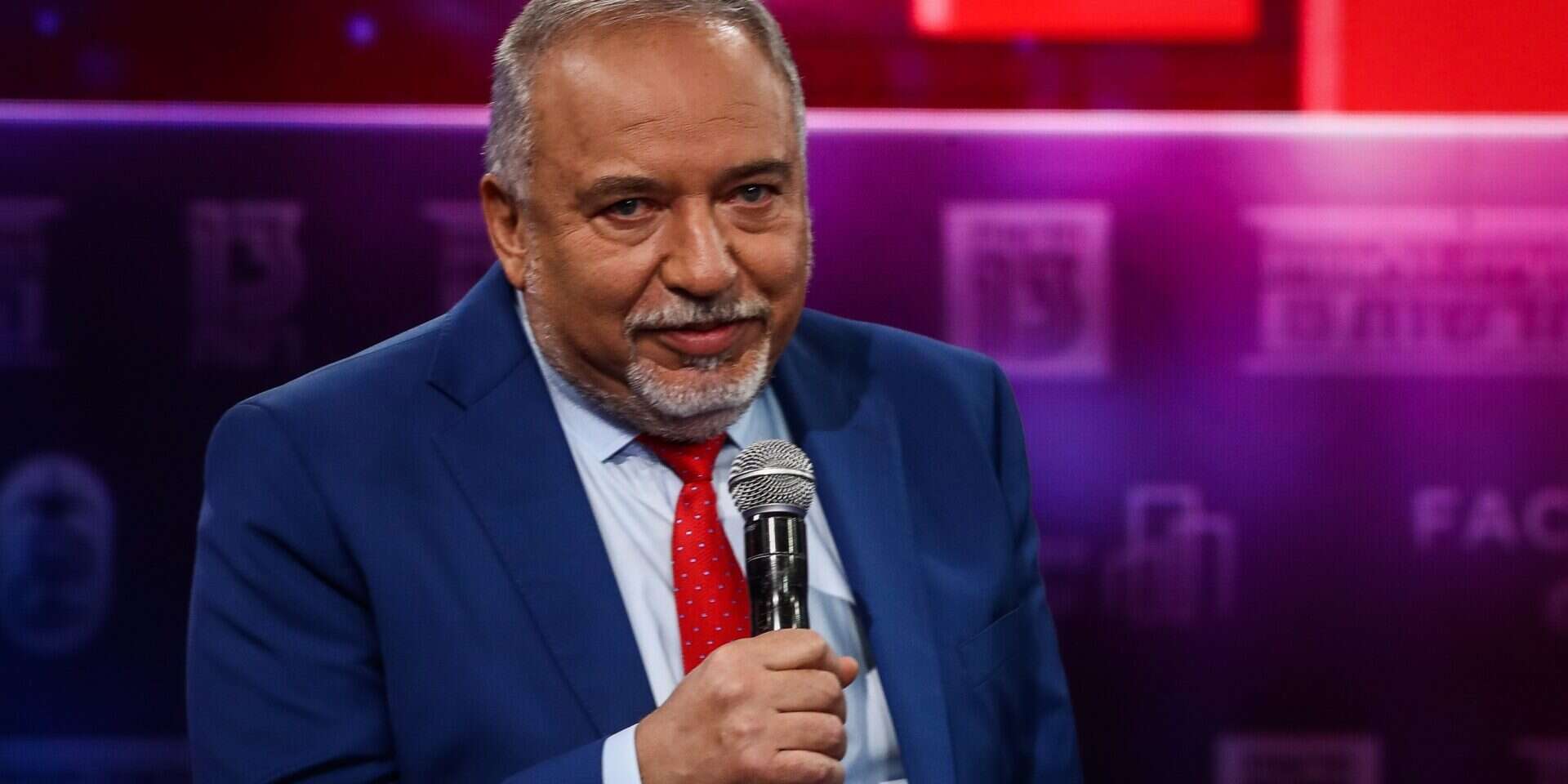 שר האוצר אביגדור ליברמן , אורן בן חקון
