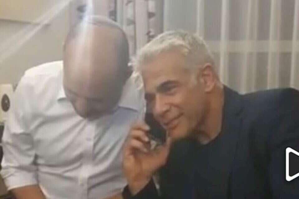 אהבה מתפרצת. בנט ולפיד מודיעים לנשיא על הרכבת הממשלה ,