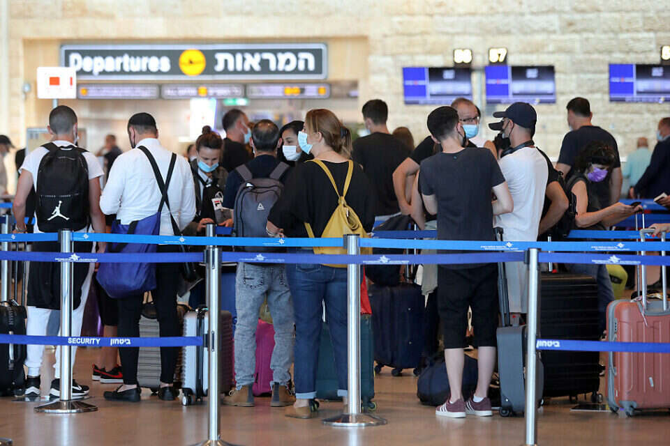 נוסעים בנמל תעופה בן גוריון (להמחשה, למצולמים אין קשר לכתבה) , גדעון מרקוביץ'