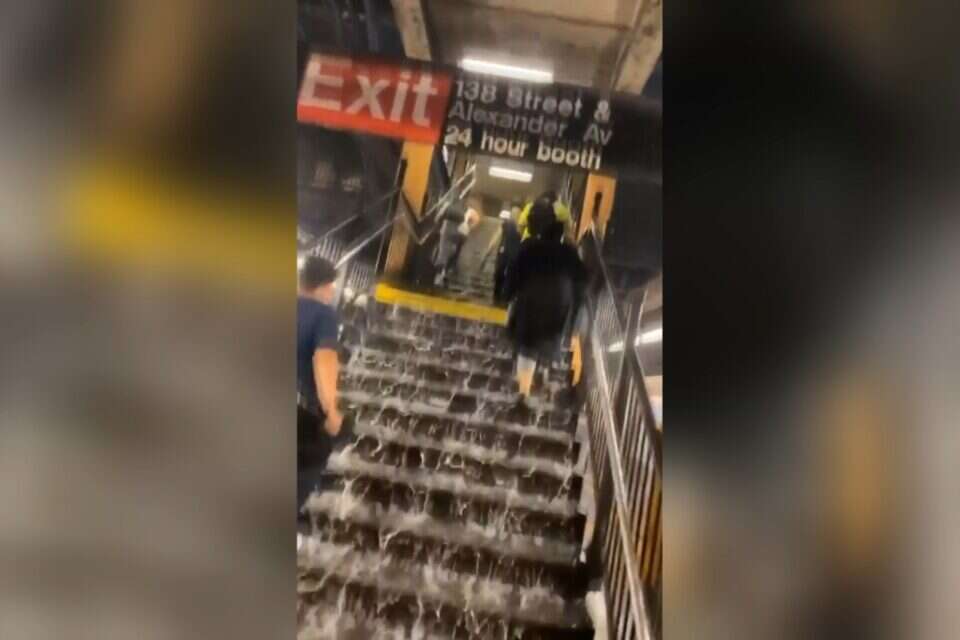 ההצפות בתחנות הרכבת בניו יורק , אינסטגרם/mickmicknyc