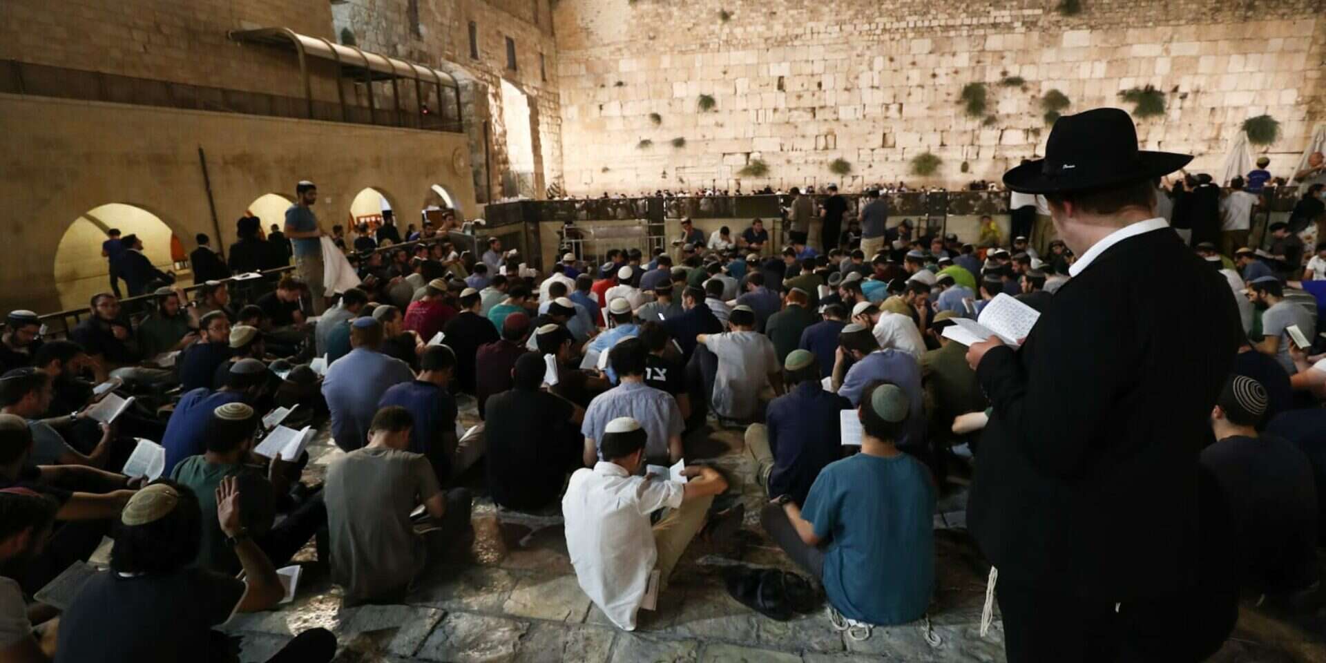קריאת מגילת איכה בט' באב, אמש , אורן בן חקון