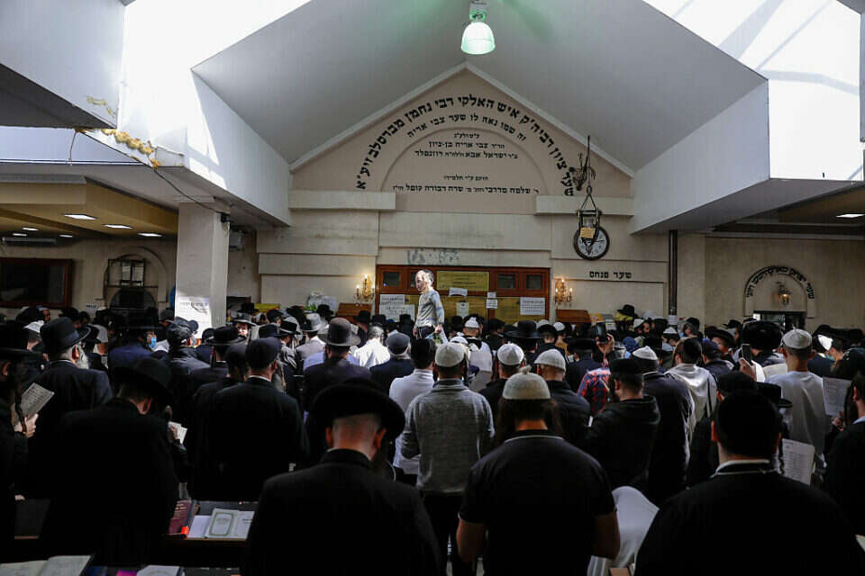 ישראלים בציון רבי נחמן מברסלב באומן  , יהודה פרץ 