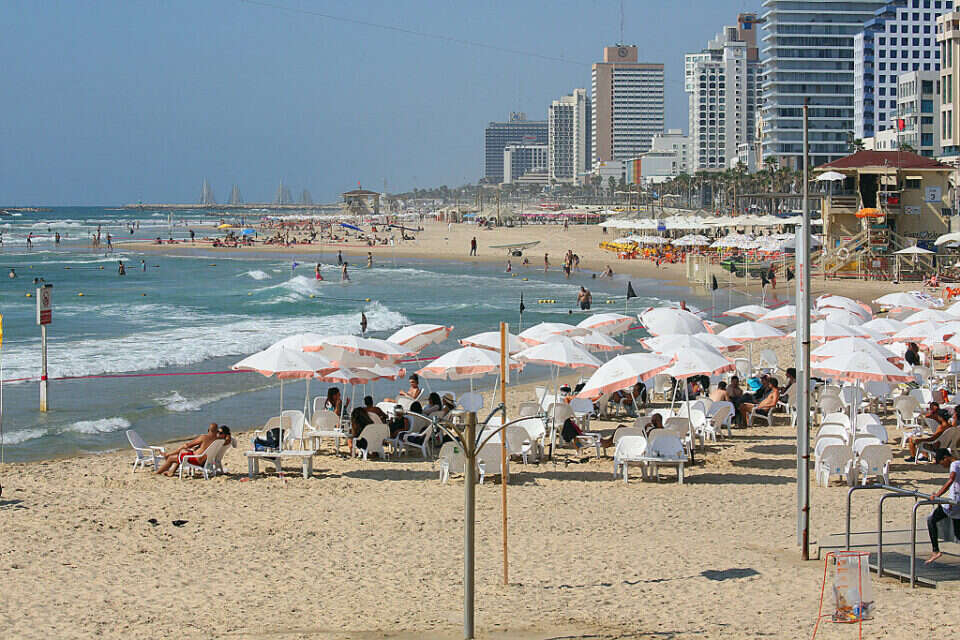 חוף הים בתל אביב , קוקו