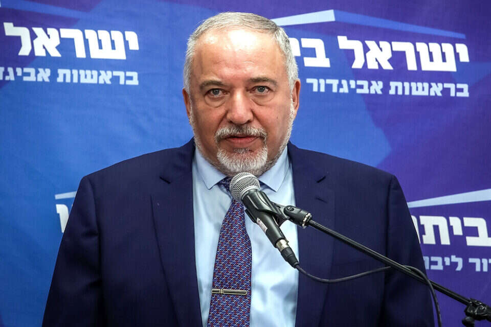 שר האוצר ליברמן , אורן בן חקון