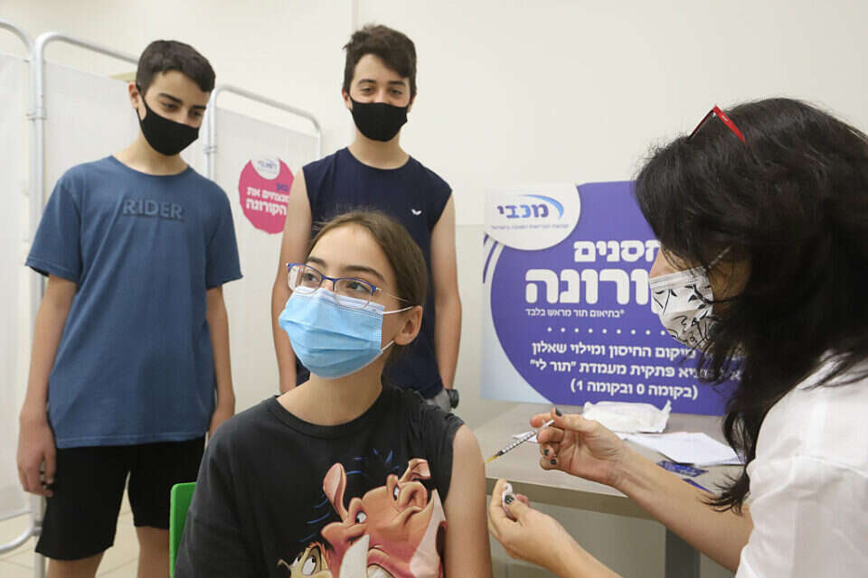 בני נוער מתחסנים // צילום: יהונתן שאול ,