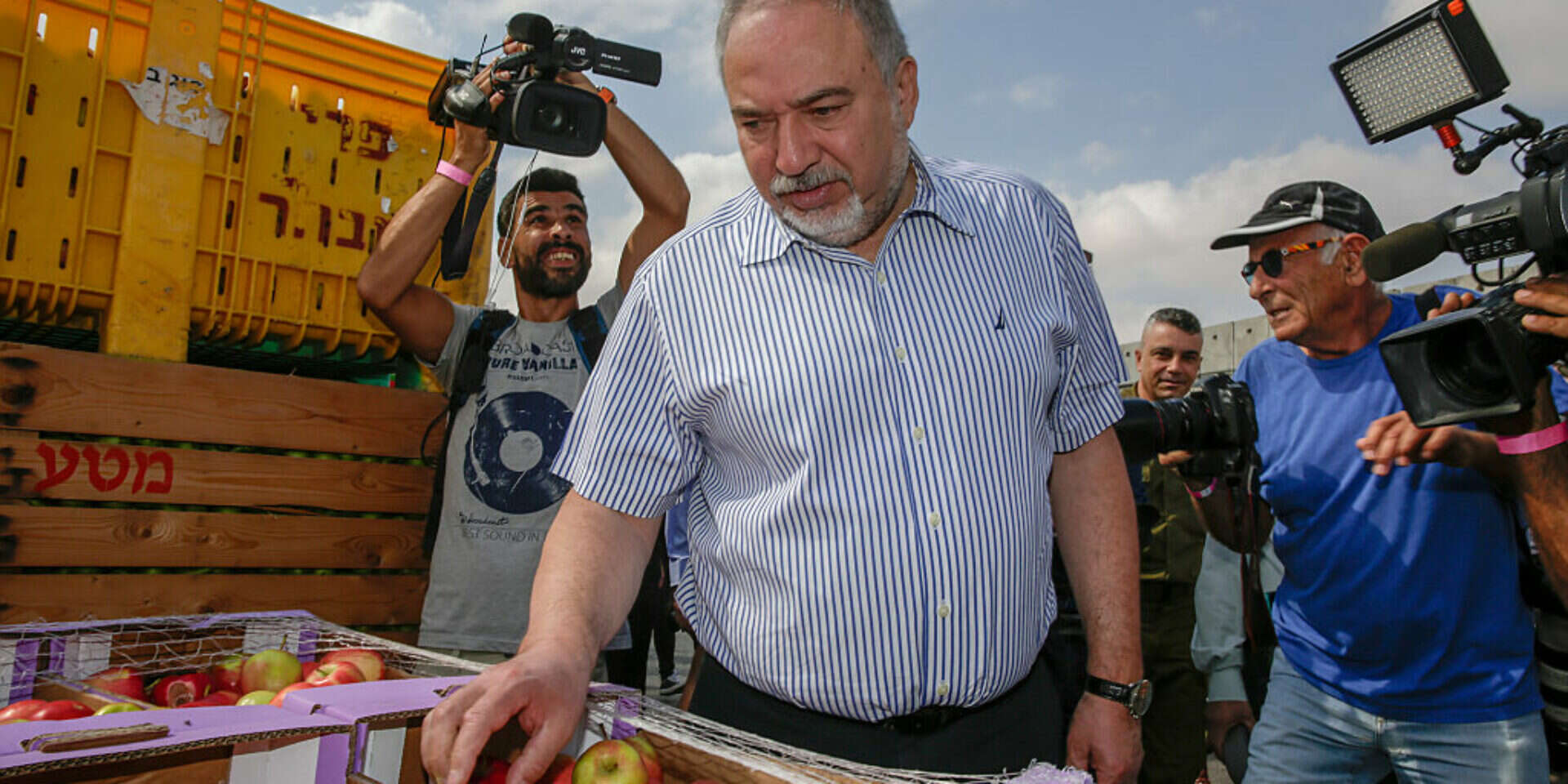 שר האוצר ליברמן (ארכיון) , יהודה פרץ