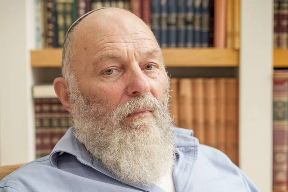 השר לשעבר איתם , אנצ׳ו גוש ג׳יני