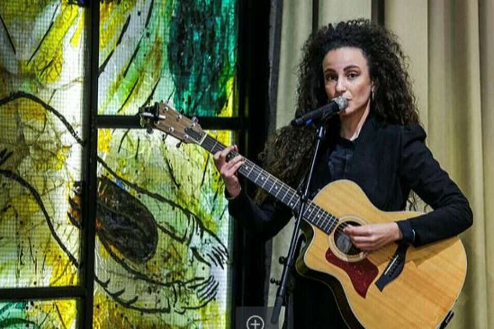 מנגנת לקירות. יובל דיין , אורן בן חקון