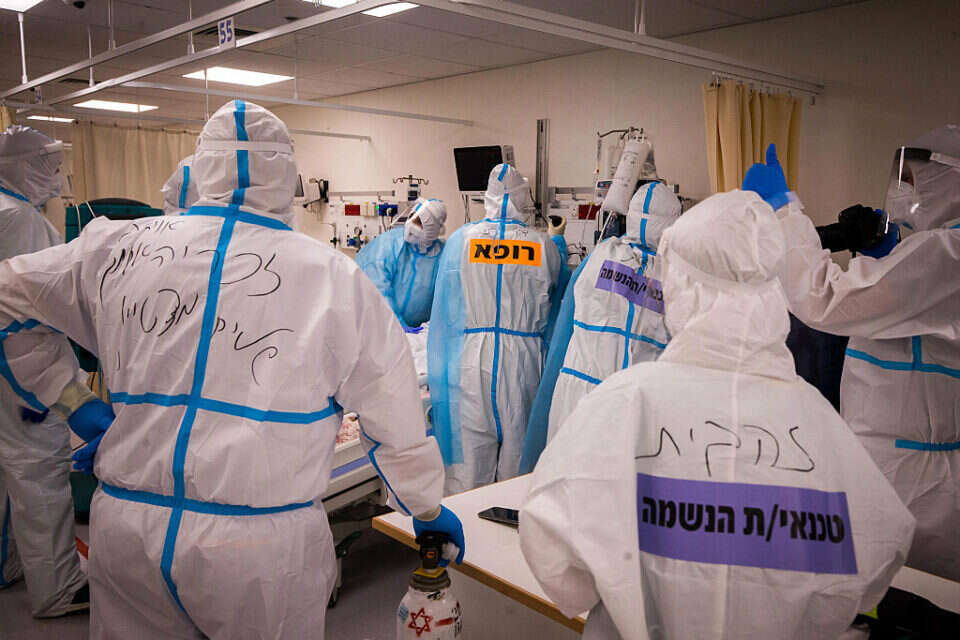 טכנאית הנשמה במחלקת קורונה בשערי צדק, ארכיון  , אורן בן חקון