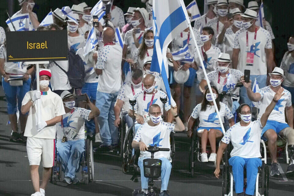 המשלחת הישראלית בפתיחת המשחקים הפראלימפיים ב-2020 , AP