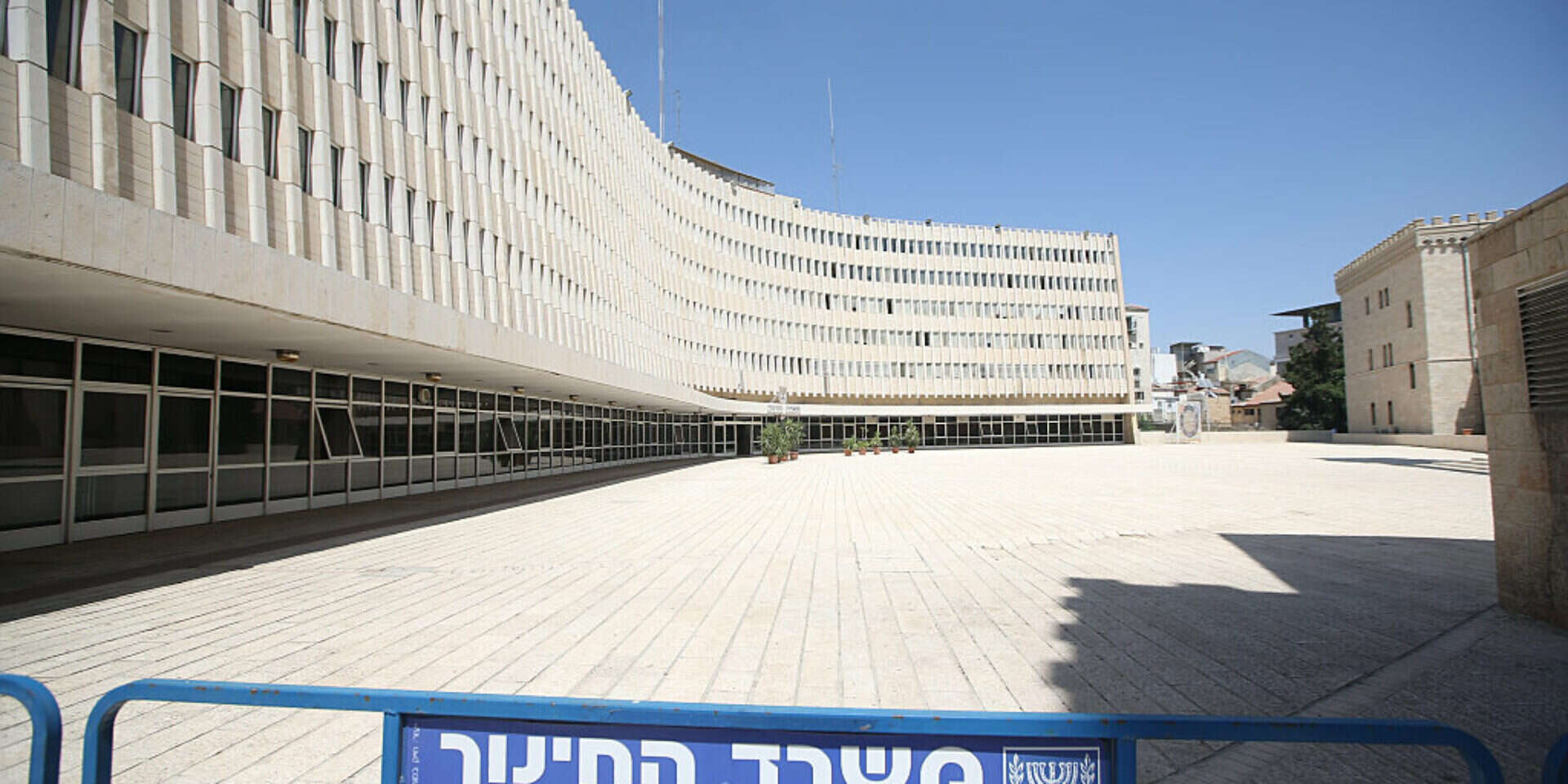 בניין משרד החינוך , אורן בן חקון
