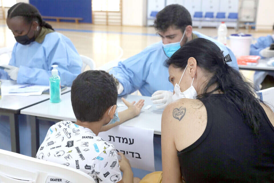 בדיקה סרולוגית בראשל"צ \\ צילום: גדעון מרקוביץ' ,