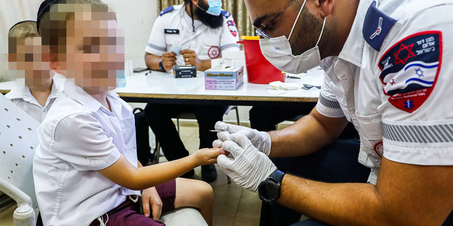 בדיקות סרולוגיות לילדים // צילום: אורן בן חקון ,