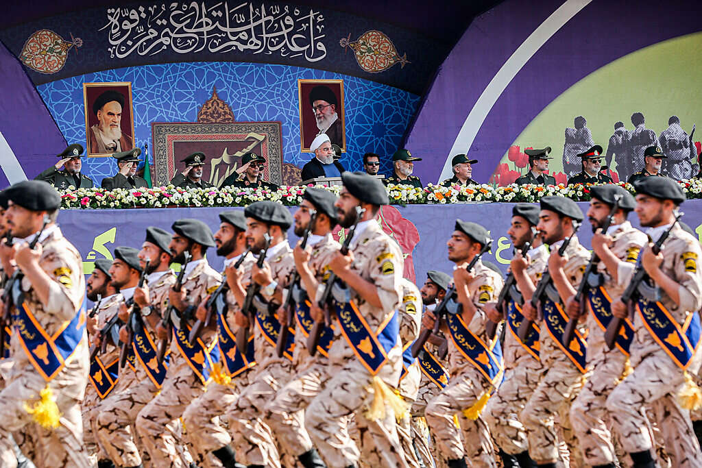 Gardiens de la révolution iraniens à Téhéran, I.F.P
