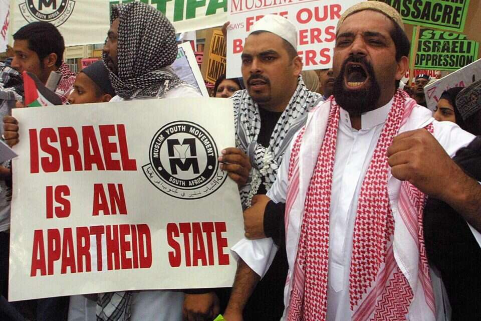הפגנות בדרבן. מפגן ראווה של אנטישמיות במסווה של אנטי-גזענות , אי.אף.פי