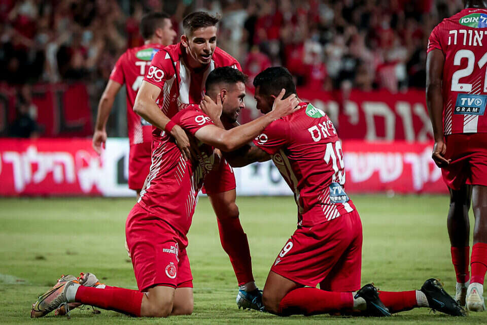 שחקני הפועל ת"א חוגגים , מאור אלקסלסי