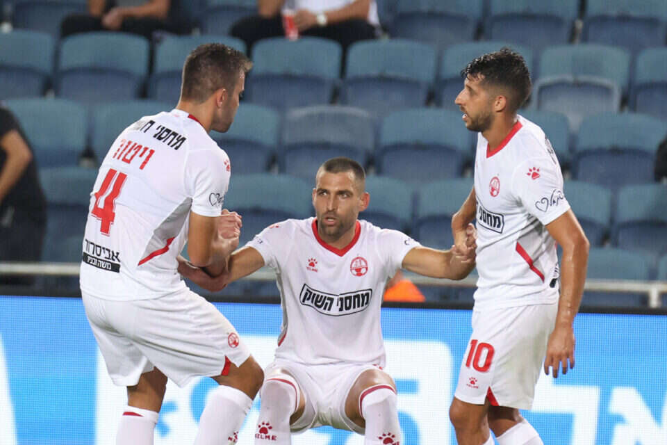 מיכה, שכטר ו-ויטור. ההרכב כמעט סגור // דני מרון ,