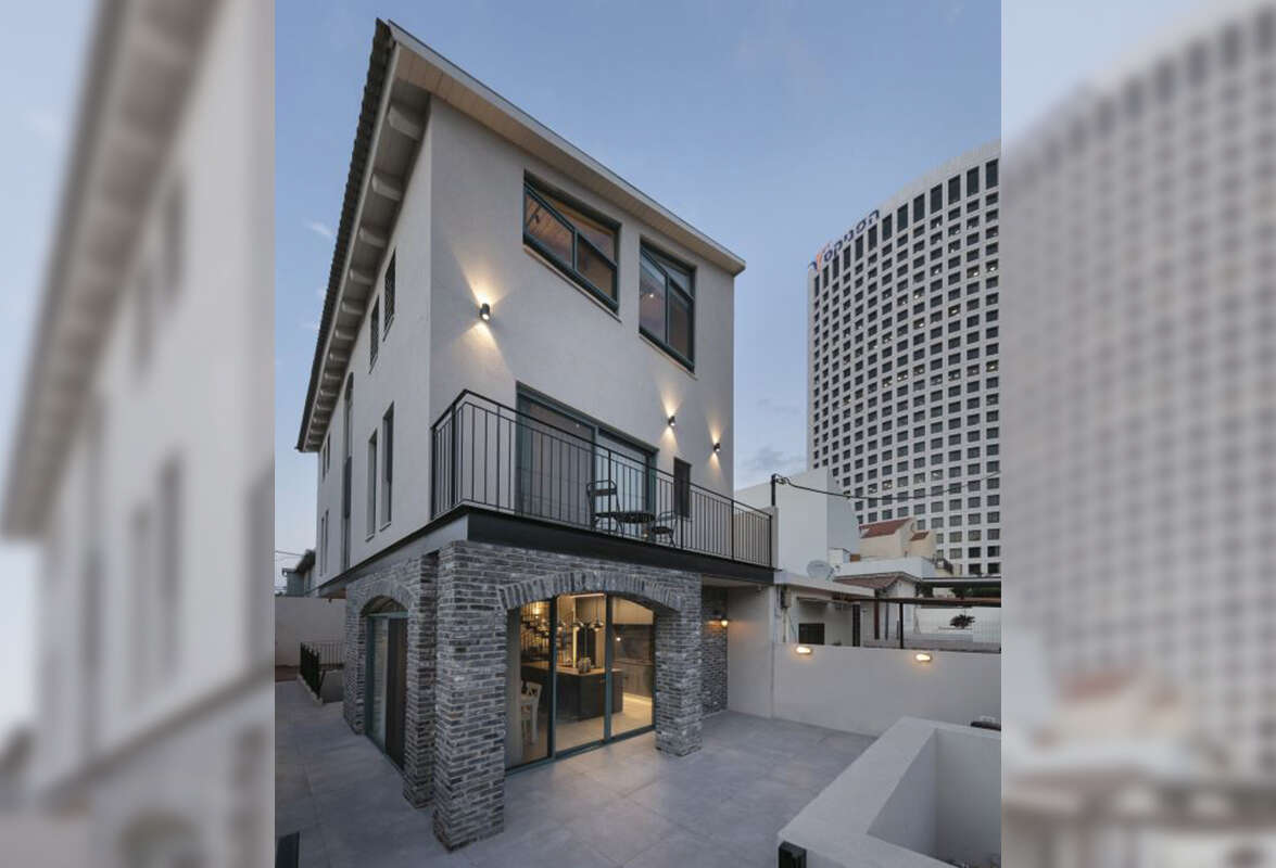 4 קומות עם סוויטות: הבית הצר והגבוה ששופץ בצורה מפתיעה