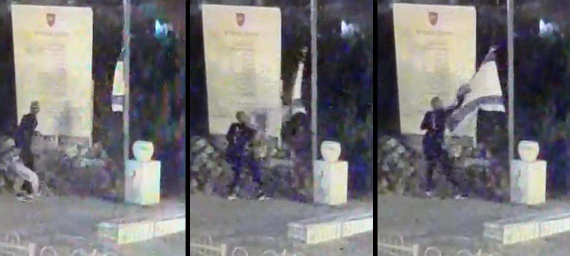 חשד: שני קטינים השחיתו את דגל ישראל באנדרטת הצנחנים בירושלים