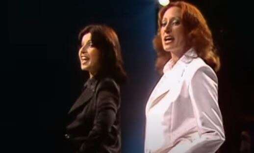 מתה מבצעת הלהיט "Yes Sir, I Can Boogie"