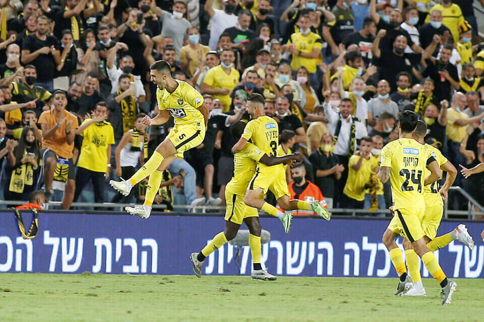 בית"ר ירושלים חוגגת באוויר של טדי, הערב // אלן שיבר ,