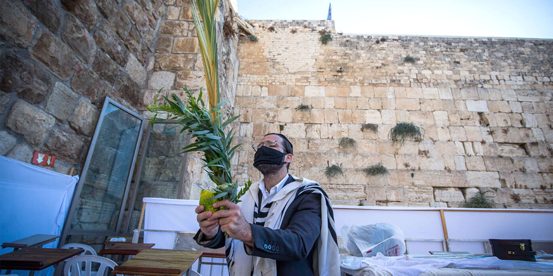 מתפללים בכותל , אורן בן חקון