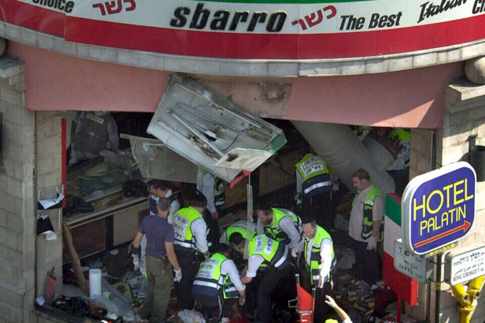 הפיגוע במסעדת סבארו, ב־2001 , אי.פי