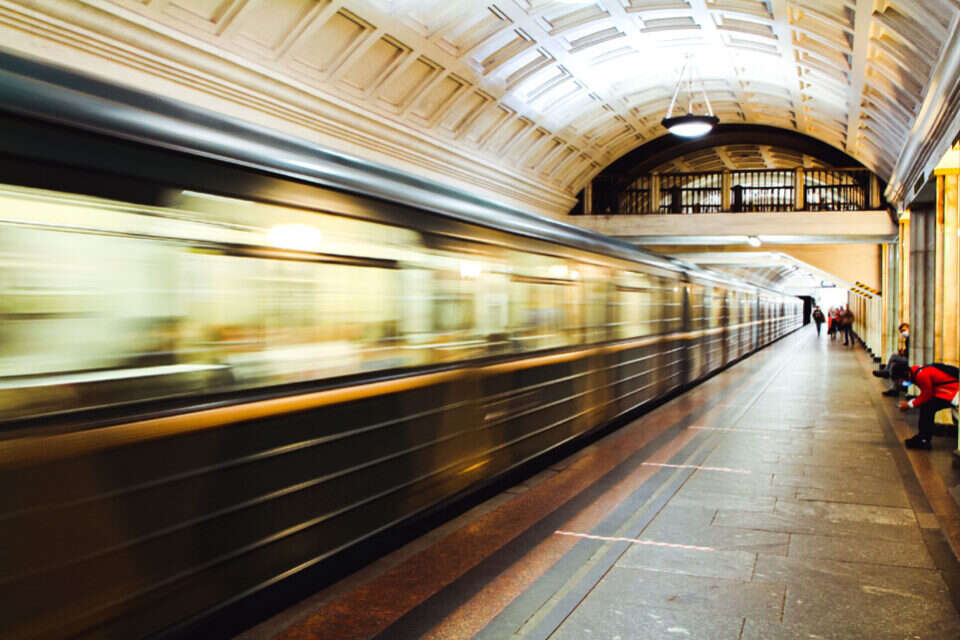 גבר דקר שלוש נשים במטרו בפריז: 