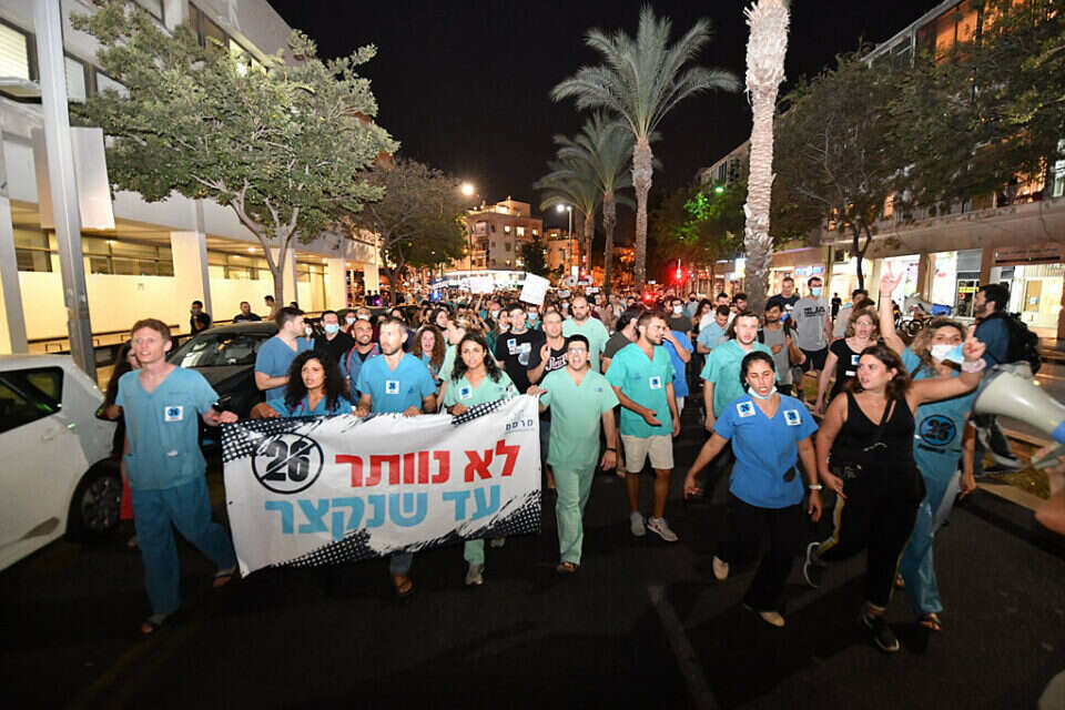 מחאת המתמחים בתל אביב (ארכיון) , אלעד גוטמן  