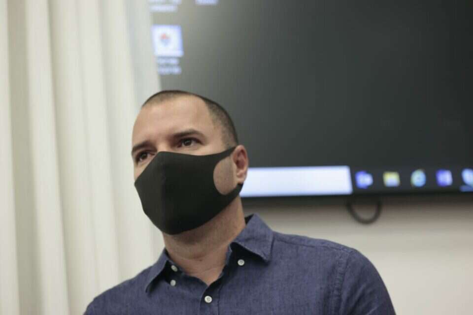 עורך וואלה לשעבר אבירם אלעד , אורן בן חקון
