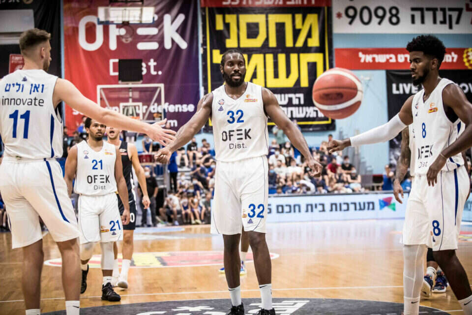 אונואקו חוגג עם החברים, הערב  , עודד קרני
