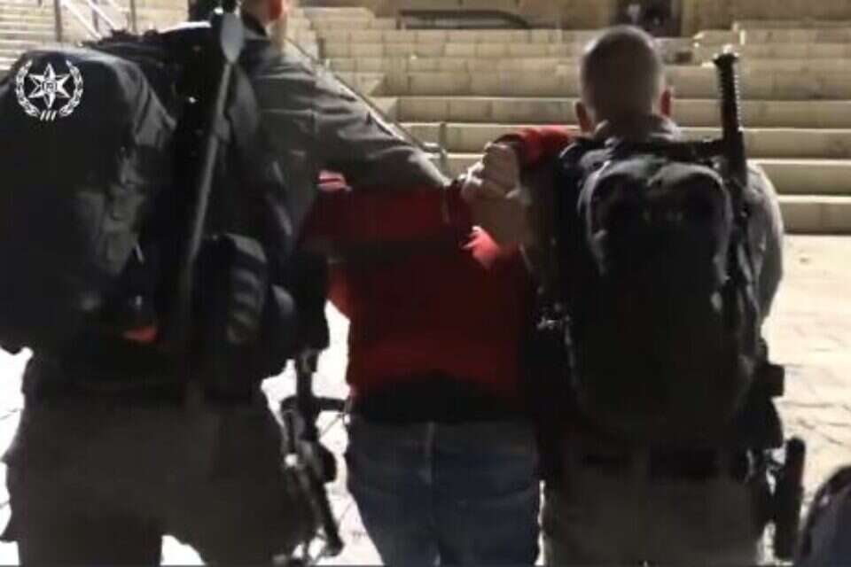 מעצר החשודים בשער שכם , דוברות המשטרה