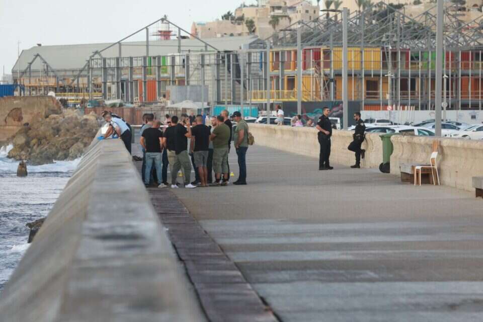שוטרים בזירת הירי בנמל יפו , ללא קרדיט