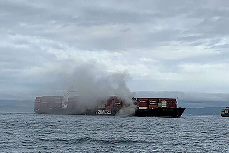 Fear of ecological damage Israeli ship caught fire off the coast of