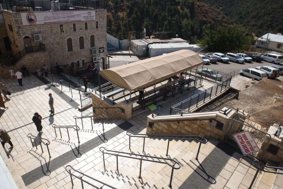 החוק מסדיר את ניהול כמות העולים להר מירון בעקבות דרישת גורמי הבטיחות , דוד כהן - ג'יני