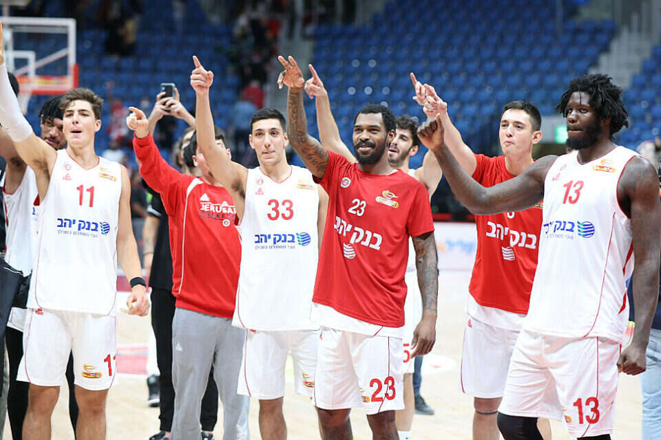 חגיגה בבירה , דני מרון