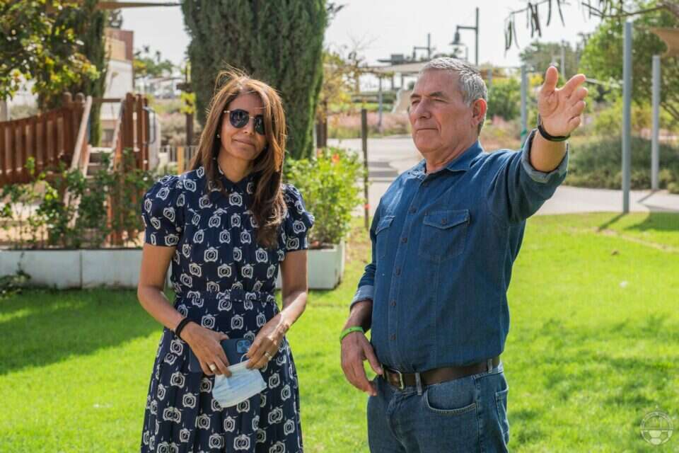 אלונה ברקת בכפר השיקומי "עדי נגב – נחלת ערן" , באדיבות הפועל מחסני השוק באר שבע