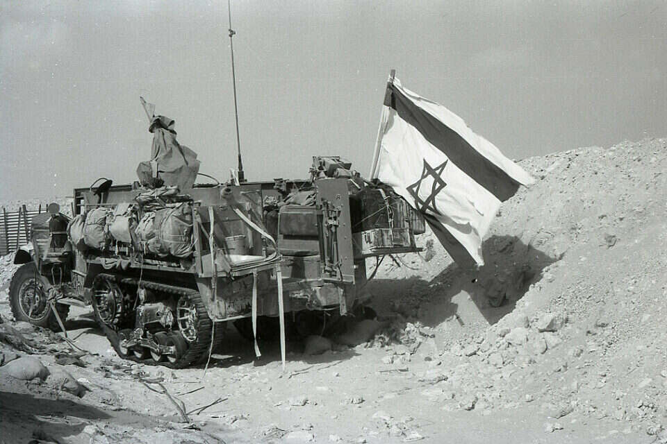 זחל"ם ישראלי בסמוך לתעלת סואץ , דודו גרינשפן
