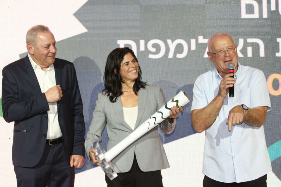 יעל ארד. העיניים כעת כולן עליה , אודי ציטיאט