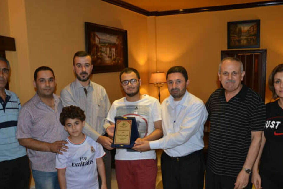 "אליהו חליבה" (במרכז התמונה) ,