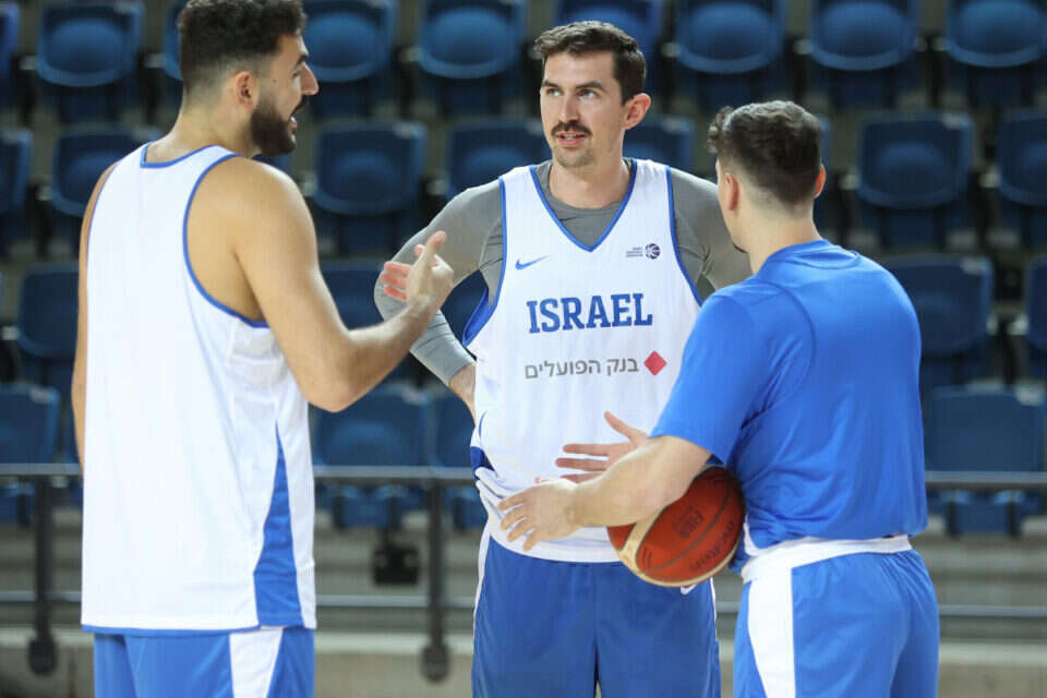 ג'ייק כהן באימון הנבחרת, אתמול. עדיין בורג מרכזי? , דני מרון